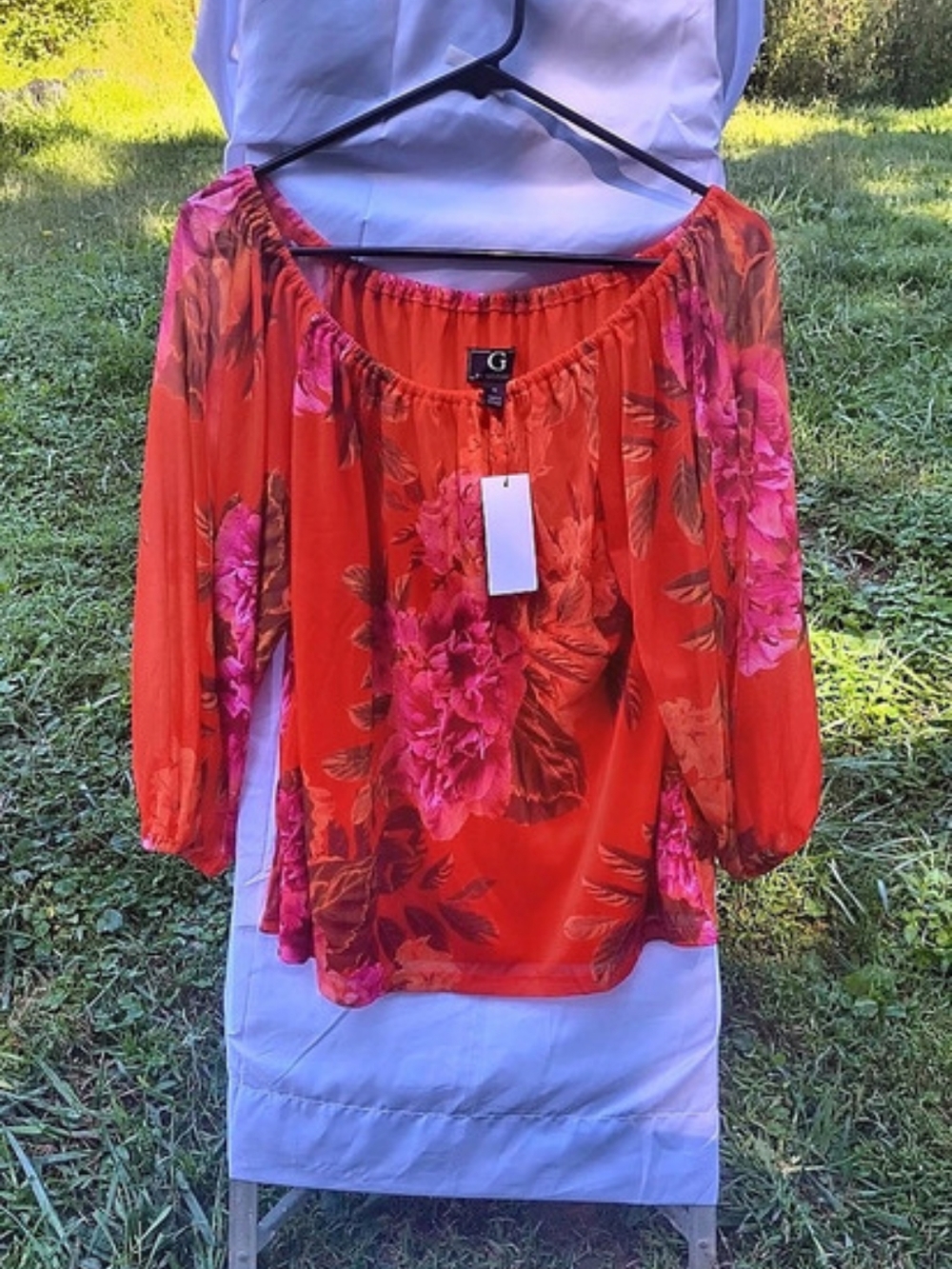 G by Giuliana Floral Blouse in Red & Pink Size Medium NWT